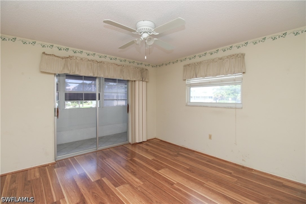 300 Valley Stream Drive - Photo 14