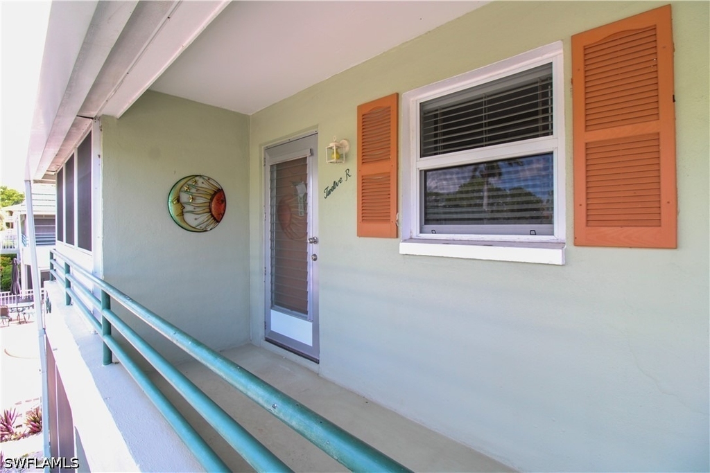 300 Valley Stream Drive - Photo 7