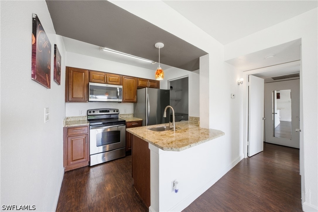 2925 Winkler Avenue - Photo 0