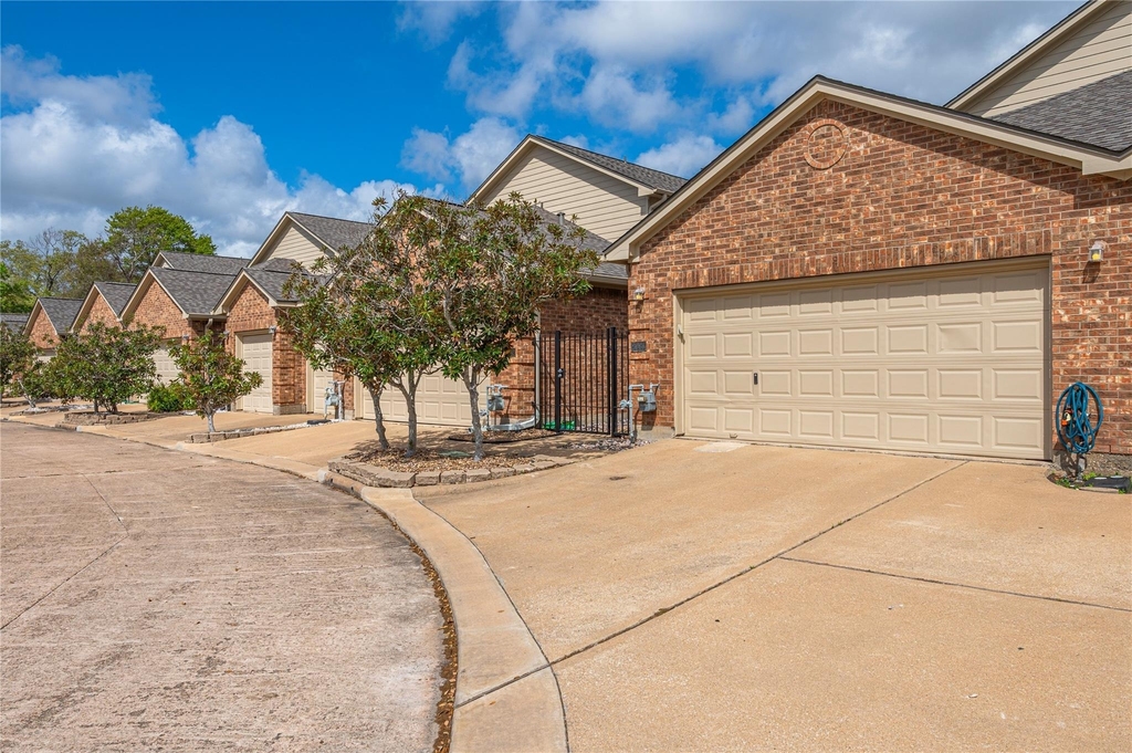 2060 Glencove Drive - Photo 1