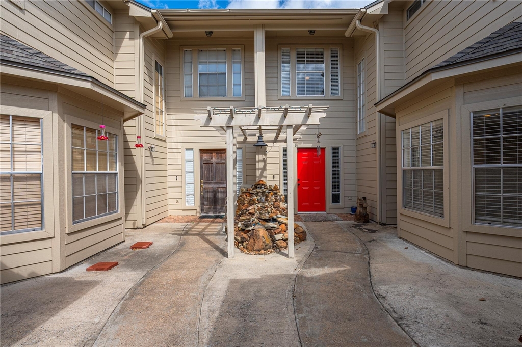 2060 Glencove Drive - Photo 0