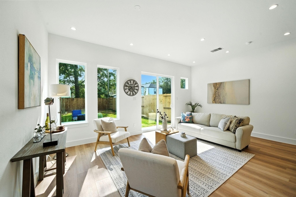8114 Count Street - Photo 8