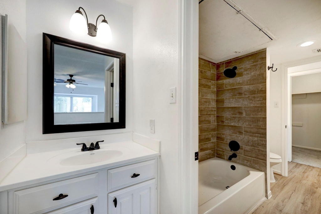 16120 Stuebner Airline Road - Photo 7