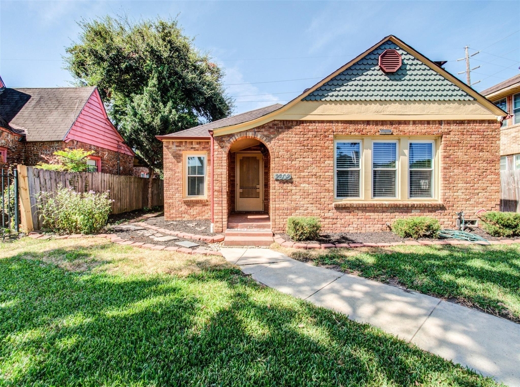 2608 Rosewood Street - Photo 2