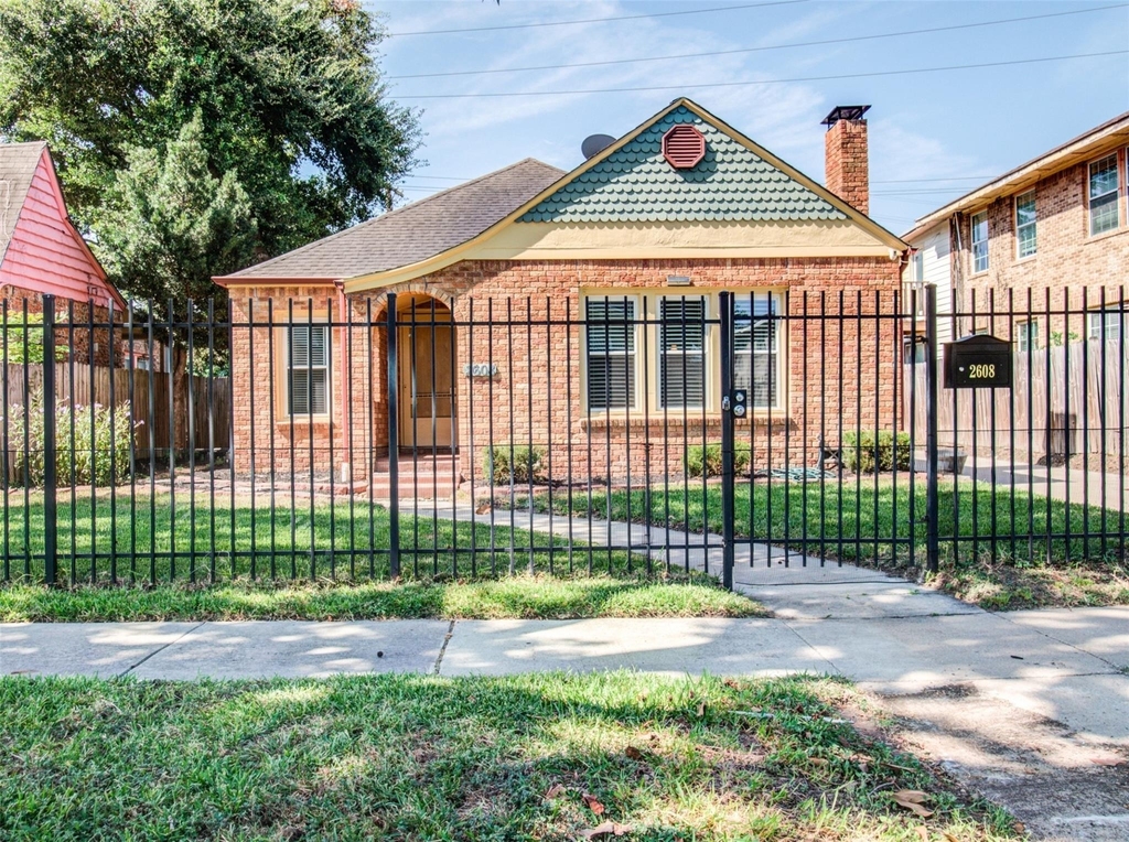 2608 Rosewood Street - Photo 1