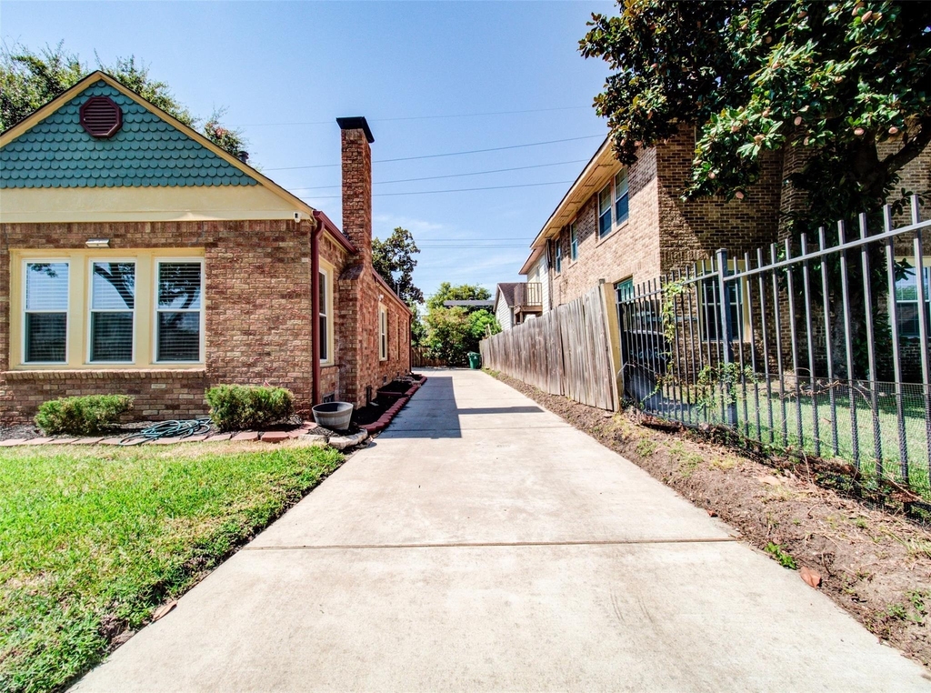 2608 Rosewood Street - Photo 25