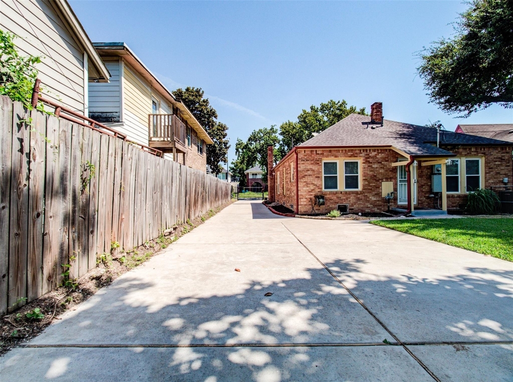 2608 Rosewood Street - Photo 32