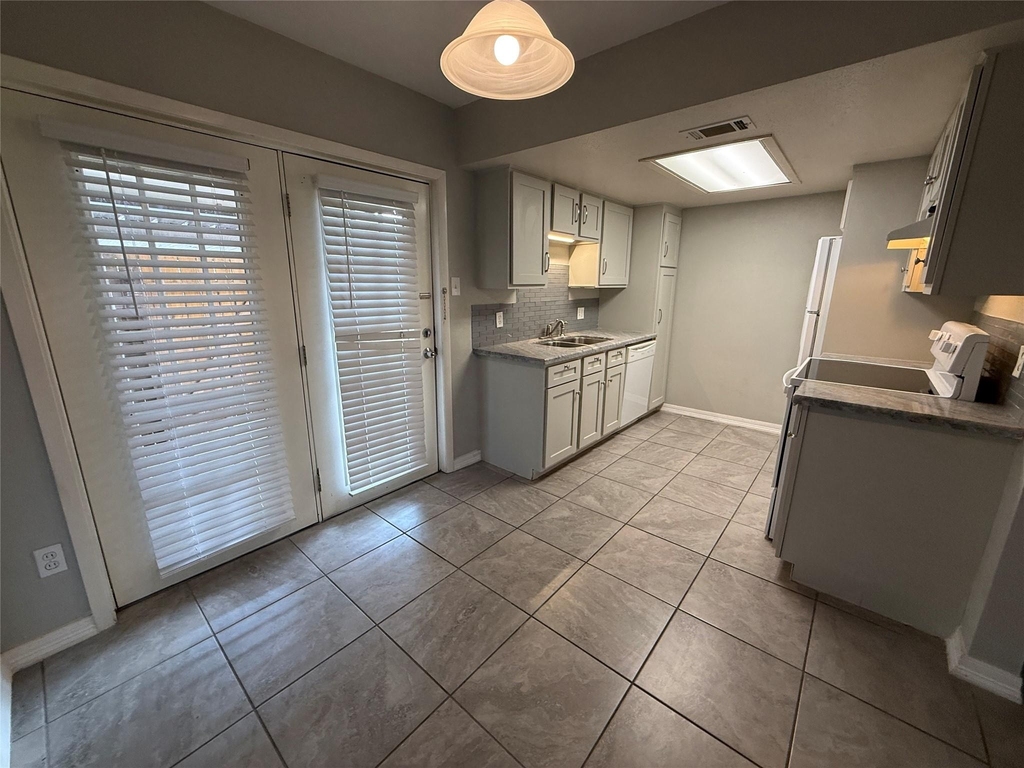 8730 Glen Meadow Lane - Photo 9