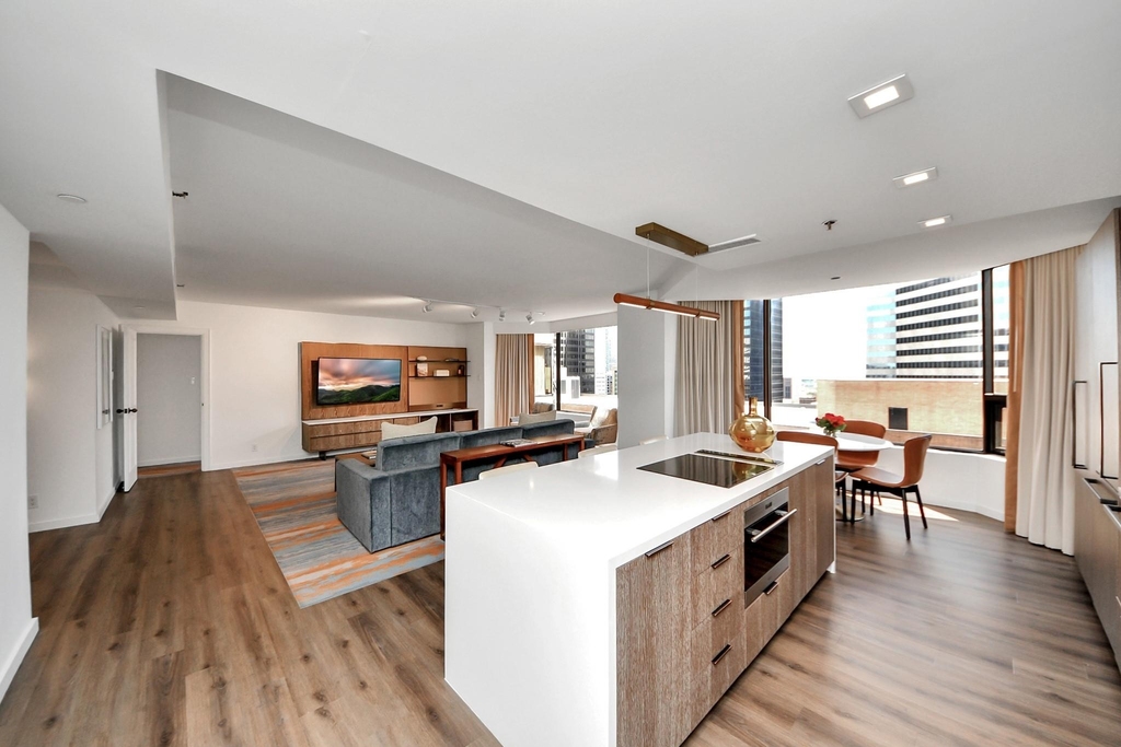 1300 Lamar Street - Photo 2