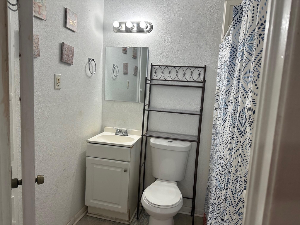 806 N Avenue B - Photo 4
