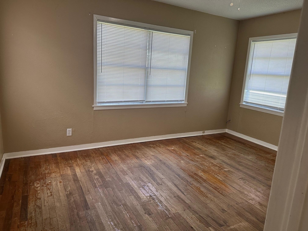 806 N Avenue B - Photo 3