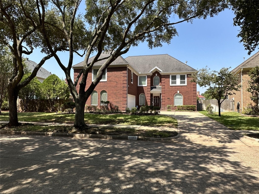 1103 Gloria Court - Photo 2
