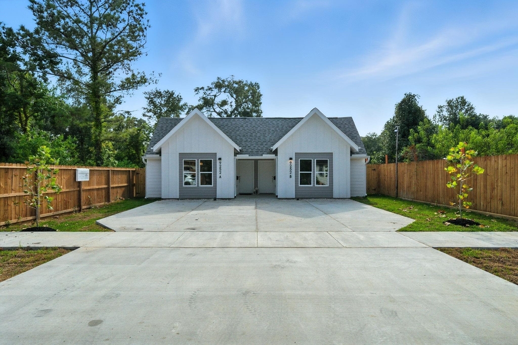 8114 Count Street - Photo 0