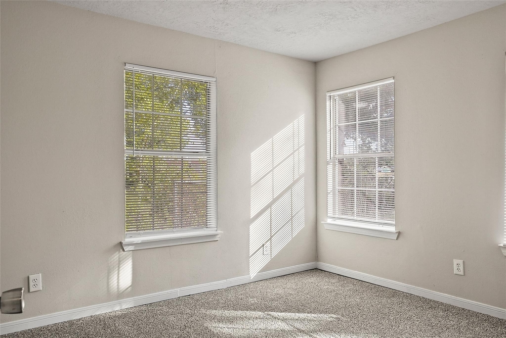 1210 Scott Street - Photo 4