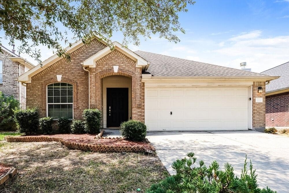 1711 Rock Ridge Drive - Photo 0