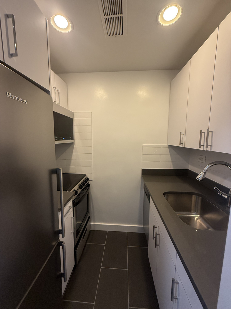 160 West 73rd Street - Photo 8