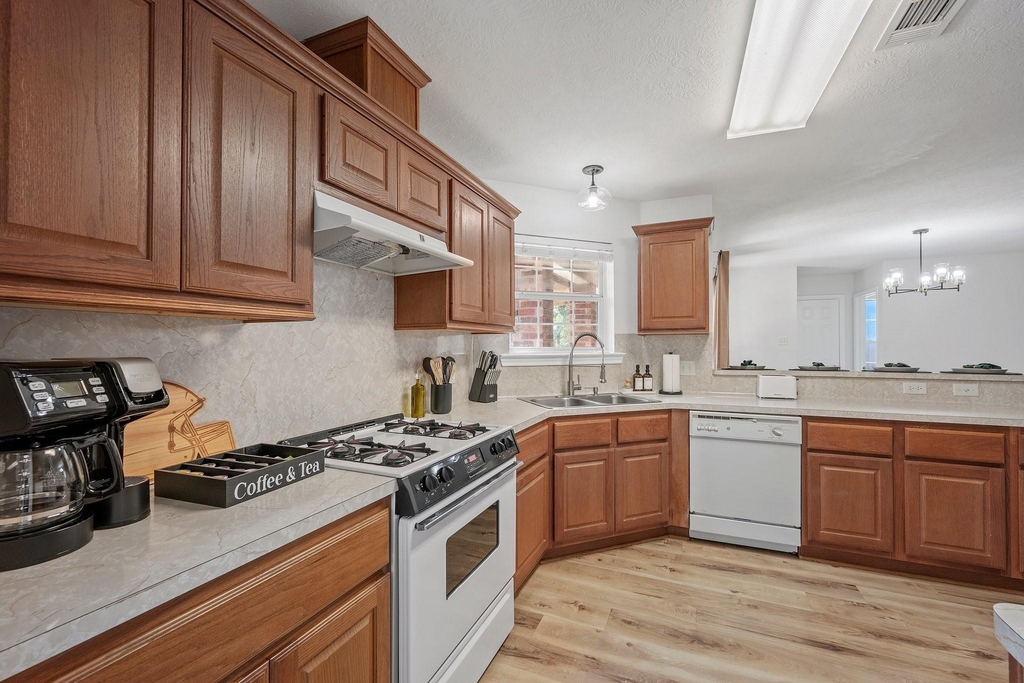 1418 Salem Court - Photo 9