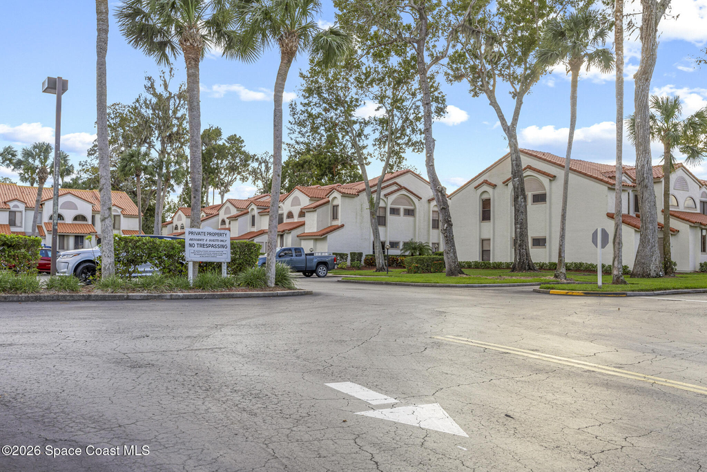 1141 Country Club Drive - Photo 32
