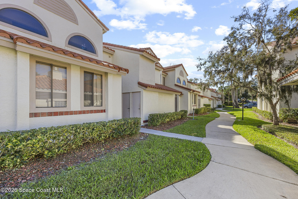 1141 Country Club Drive - Photo 0