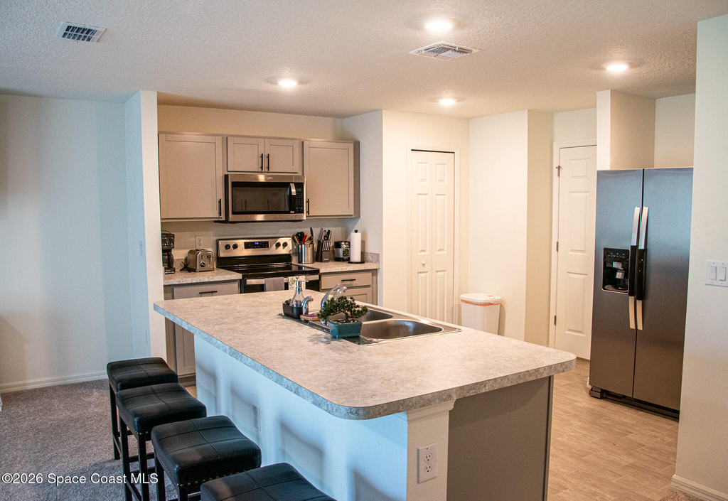 593 Haleybury Street Sw - Photo 2