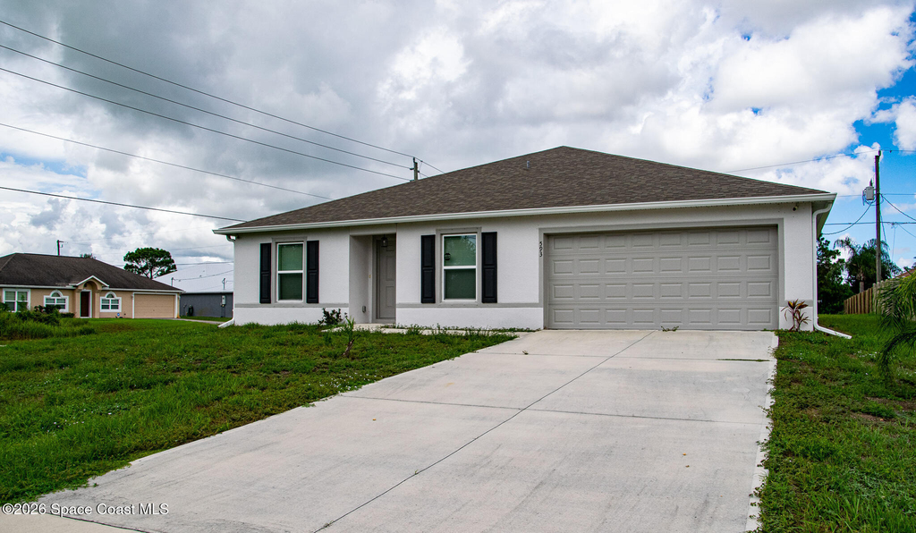 593 Haleybury Street Sw - Photo 0