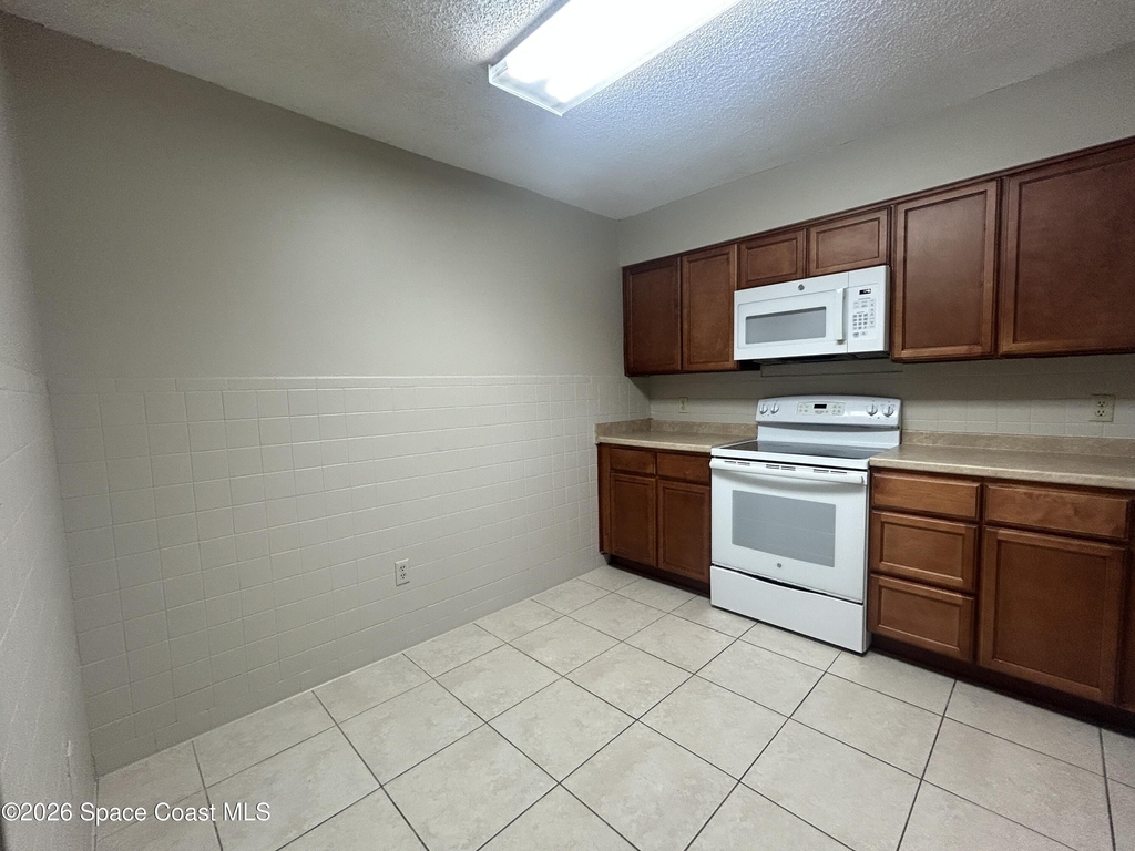 843 Emden Avenue Nw - Photo 5