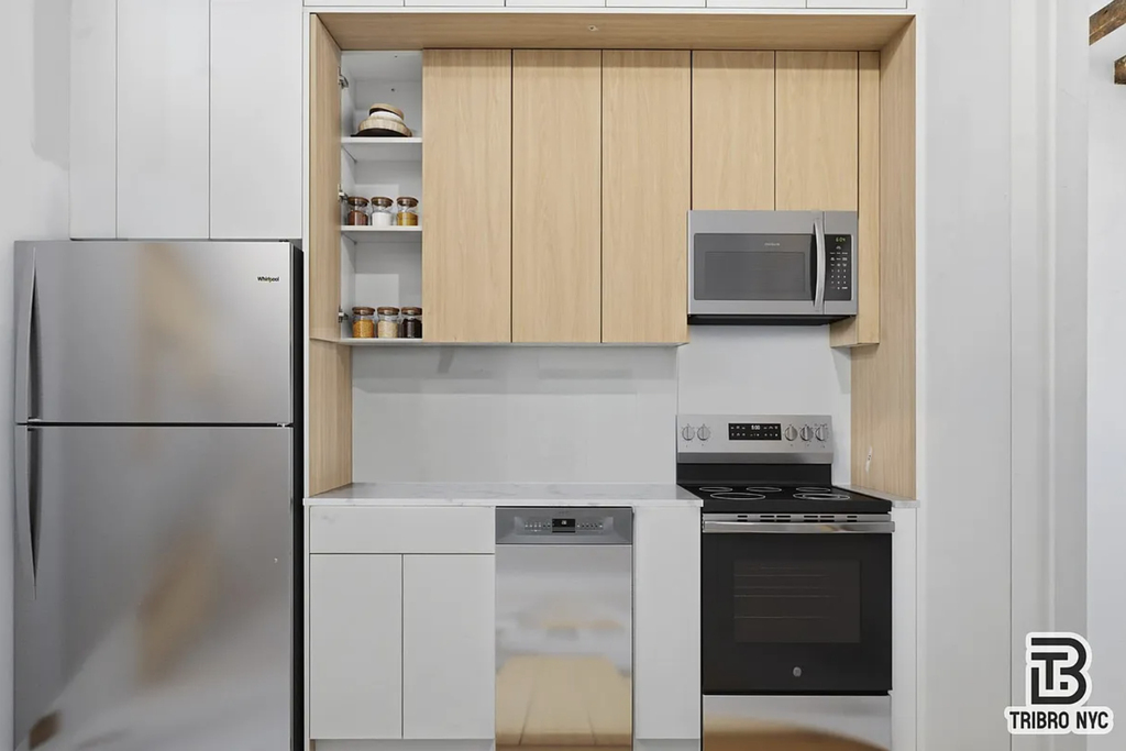 105 Berry Street - Photo 1