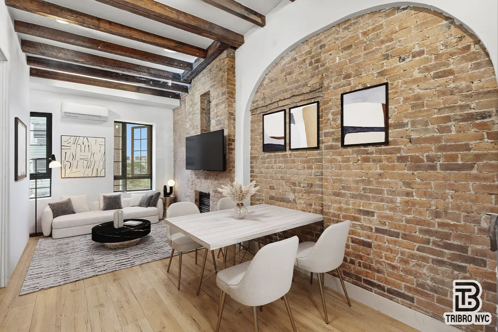105 Berry Street - Photo 0