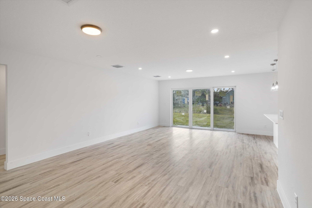 2960 Flagstaff Avenue Se - Photo 8