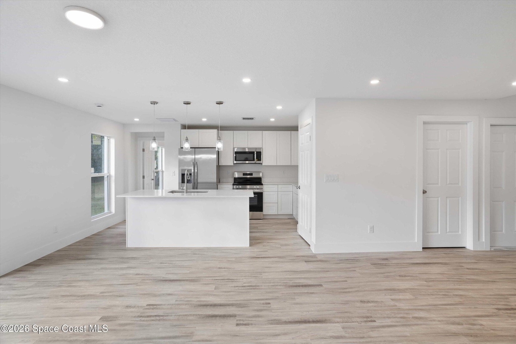 2960 Flagstaff Avenue Se - Photo 1