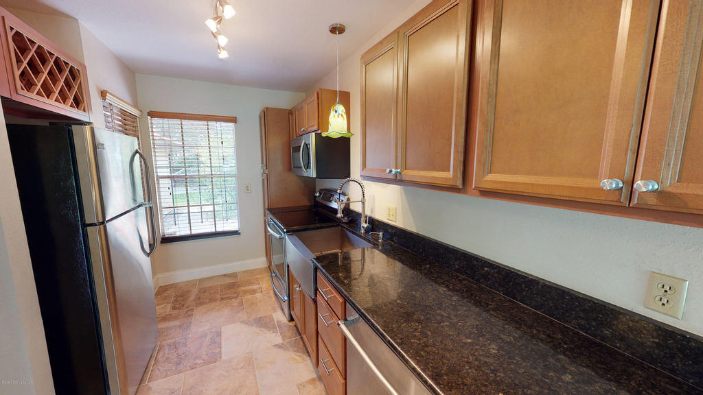 1527 Waldorf Circle Ne - Photo 7