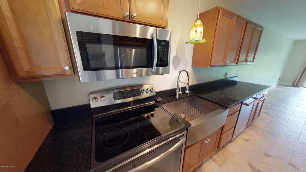 1527 Waldorf Circle Ne - Photo 9