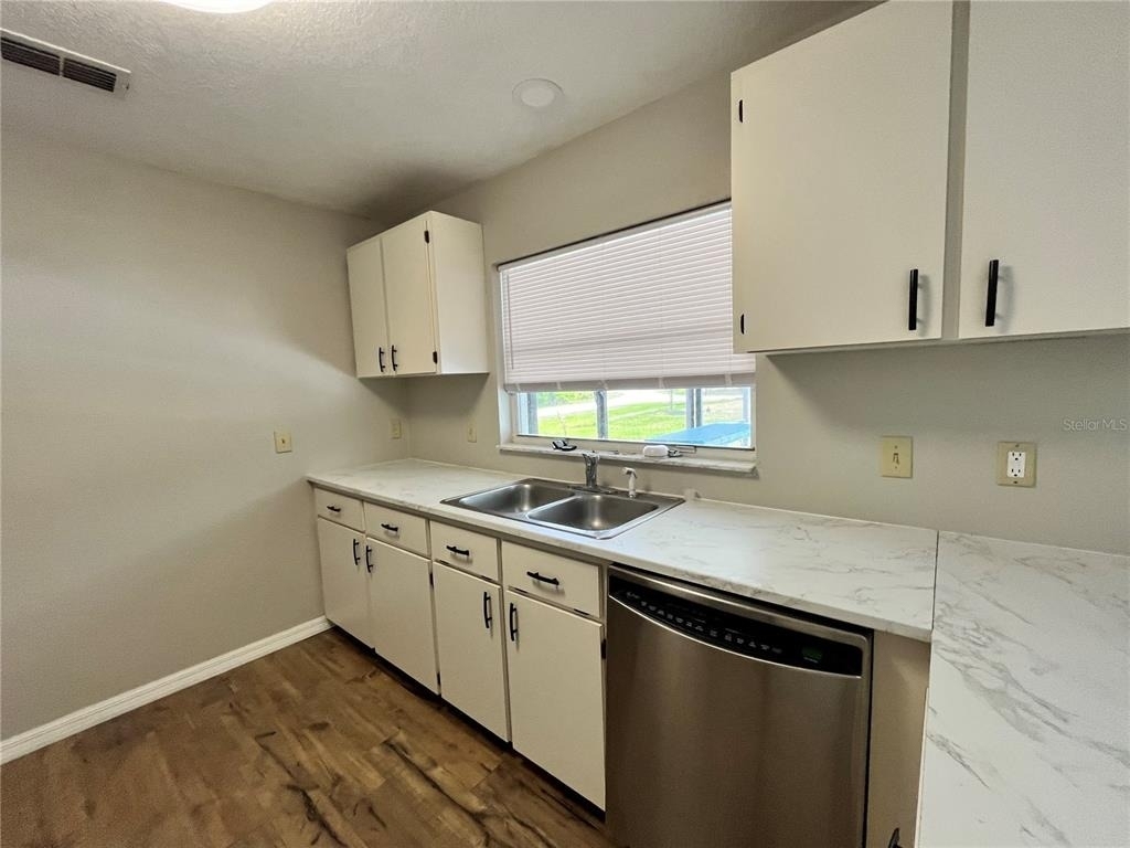 2699 Bentley Drive - Photo 3