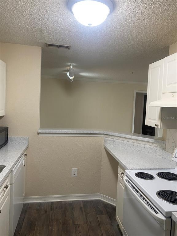 18001 Richmond Place Drive - Photo 5