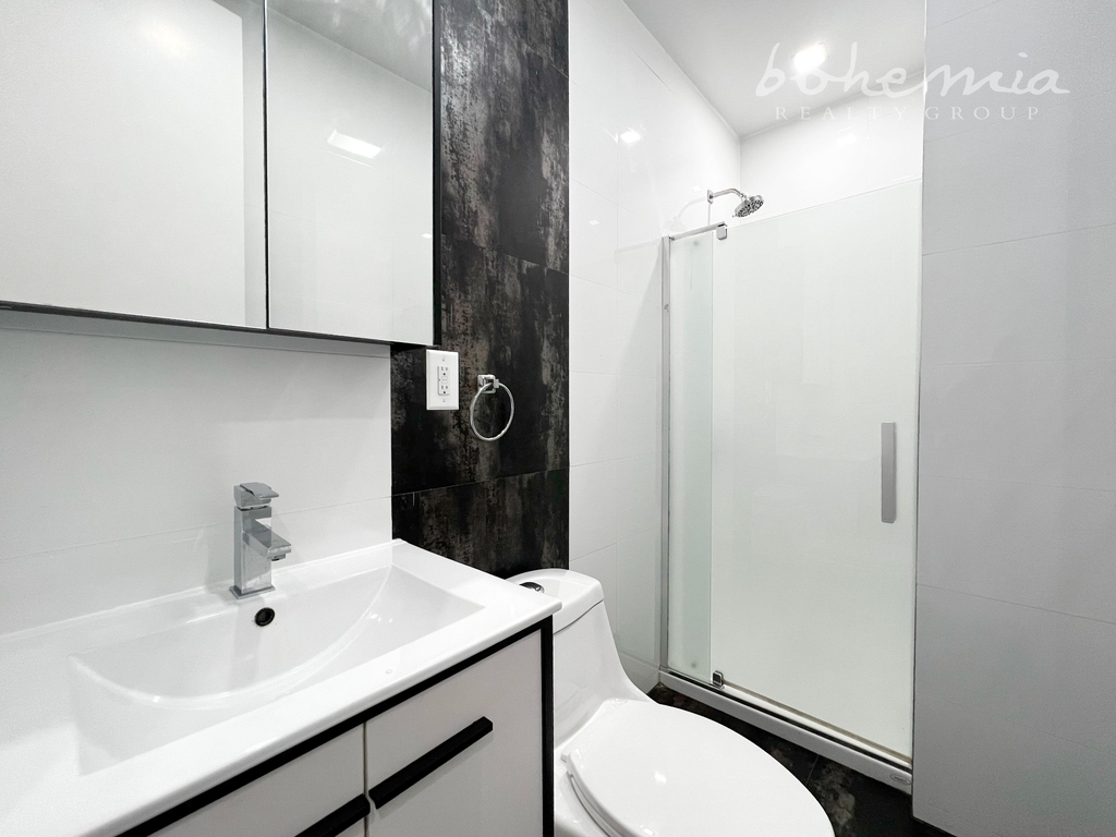 382 Wadsworth Avenue - Photo 11