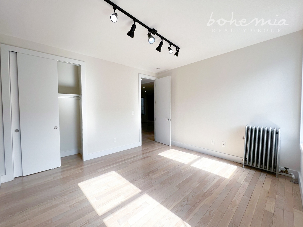 382 Wadsworth Avenue - Photo 3
