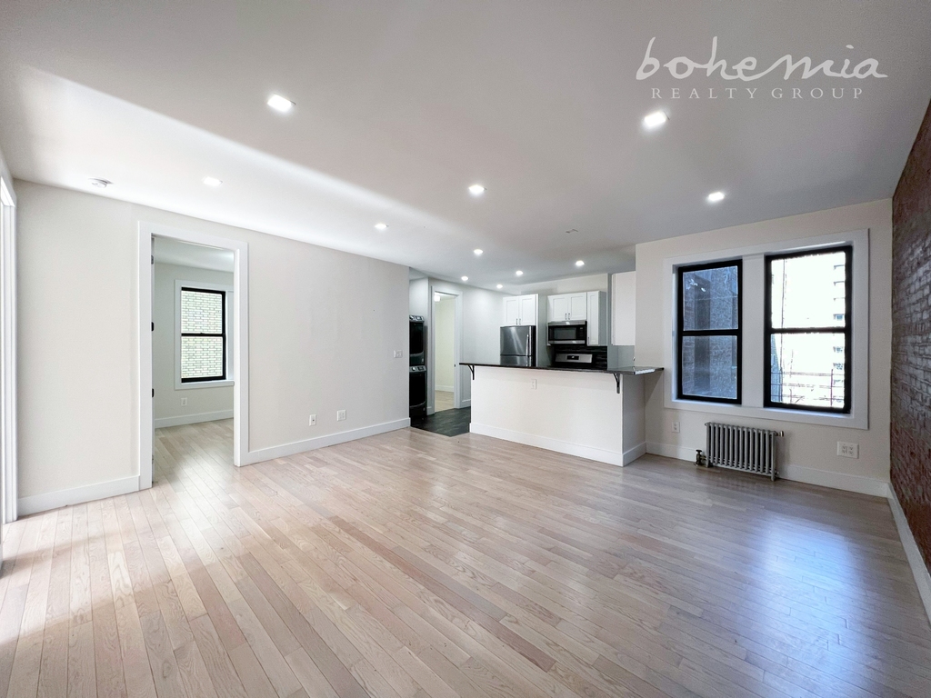 382 Wadsworth Avenue - Photo 2