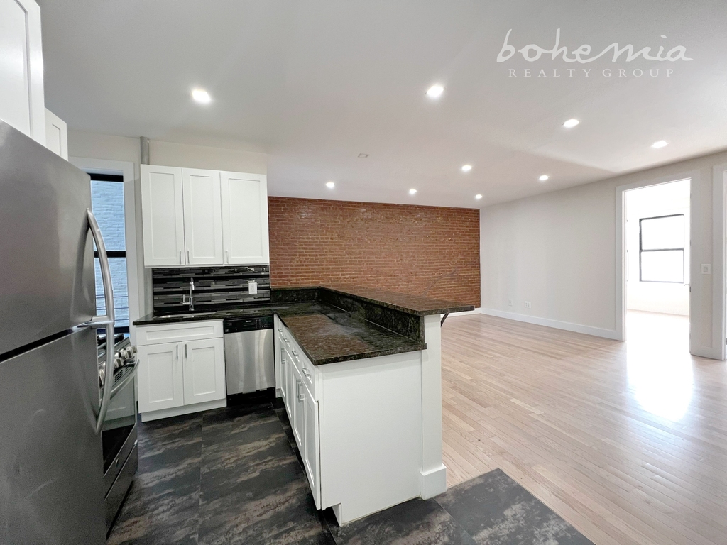 382 Wadsworth Avenue - Photo 1