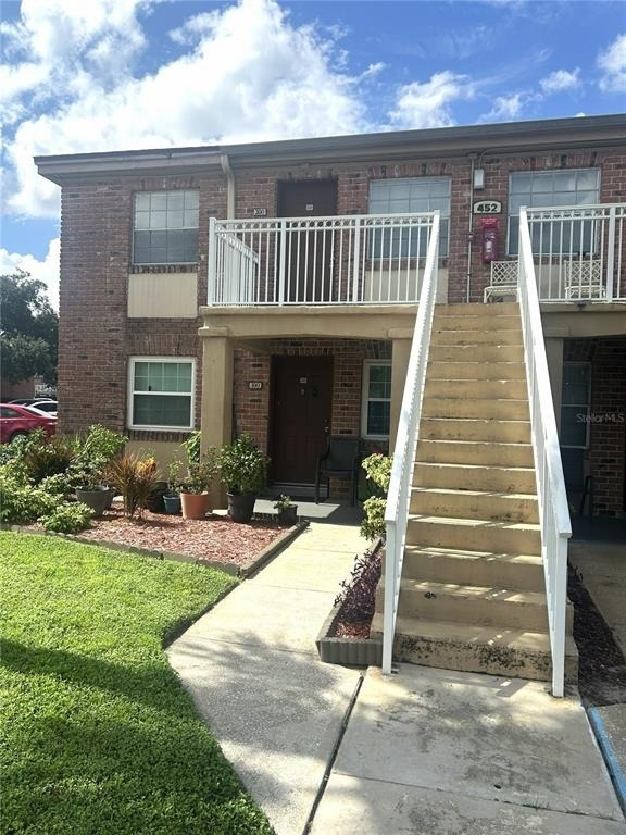452 Banyon Tree Circle - Photo 0