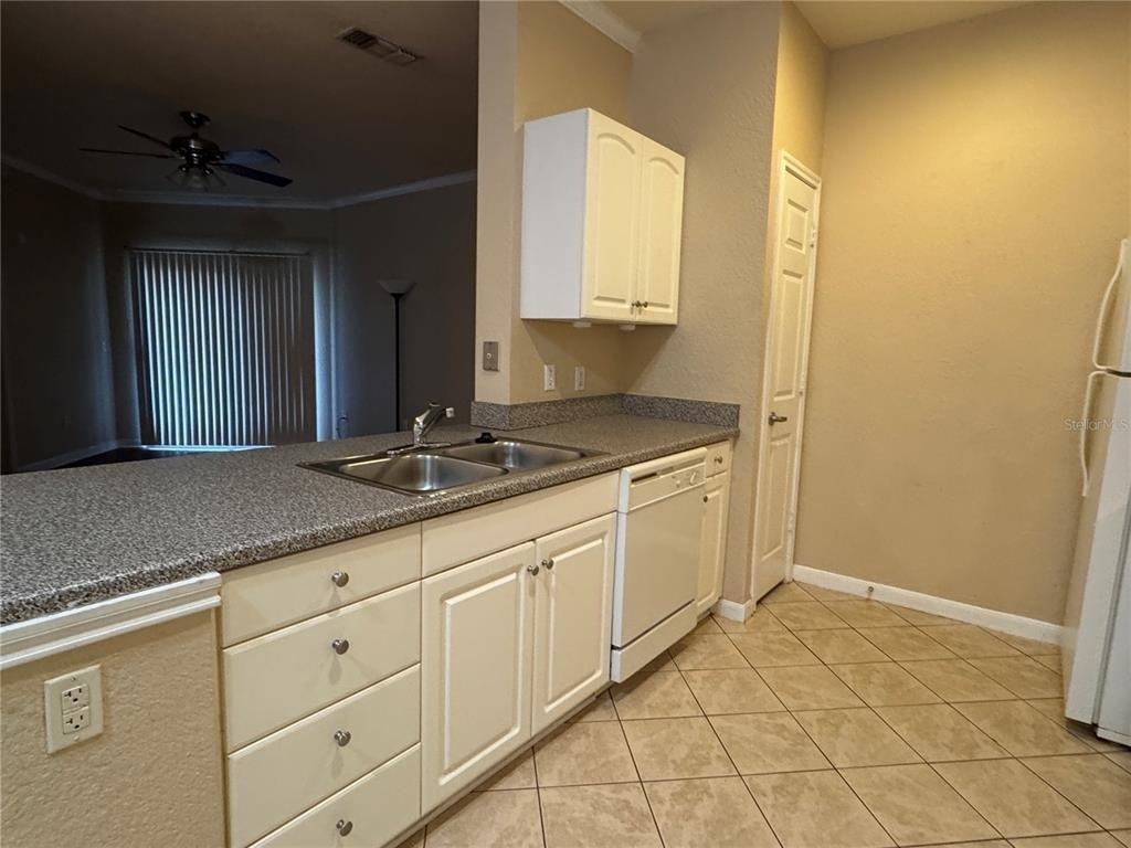 860 N Orange Avenue - Photo 2