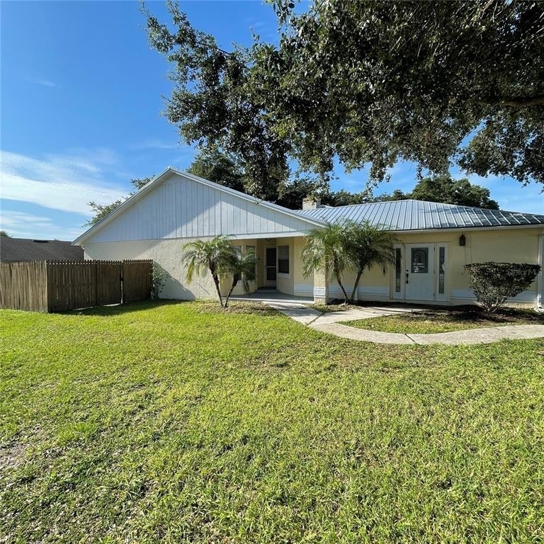 504 Lake Dexter Boulevard - Photo 0