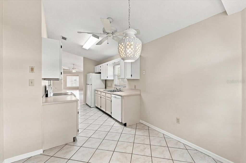619 Cockatoo Loop - Photo 18