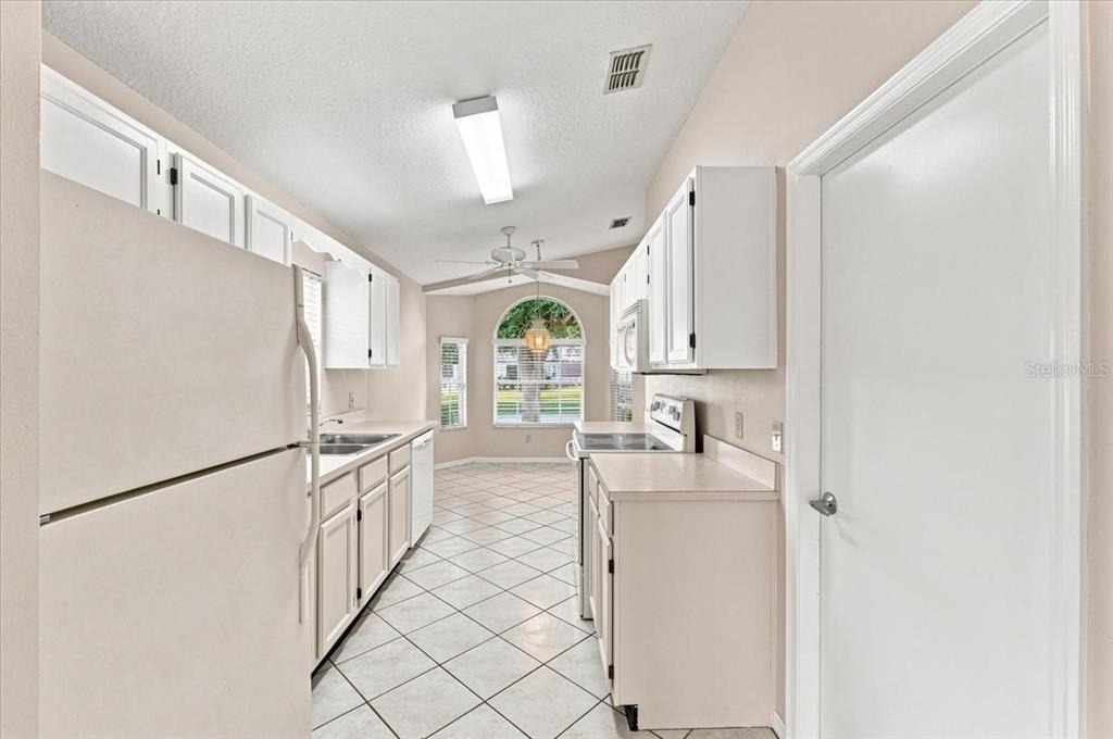 619 Cockatoo Loop - Photo 16