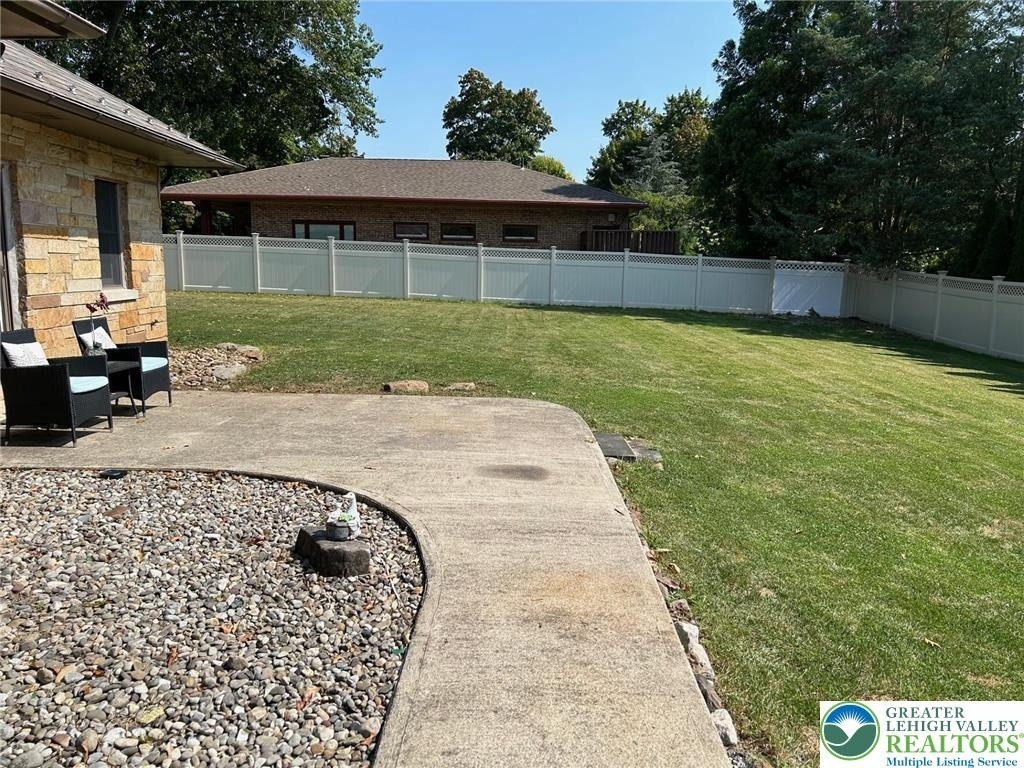 2850 W Livingston Street - Photo 32