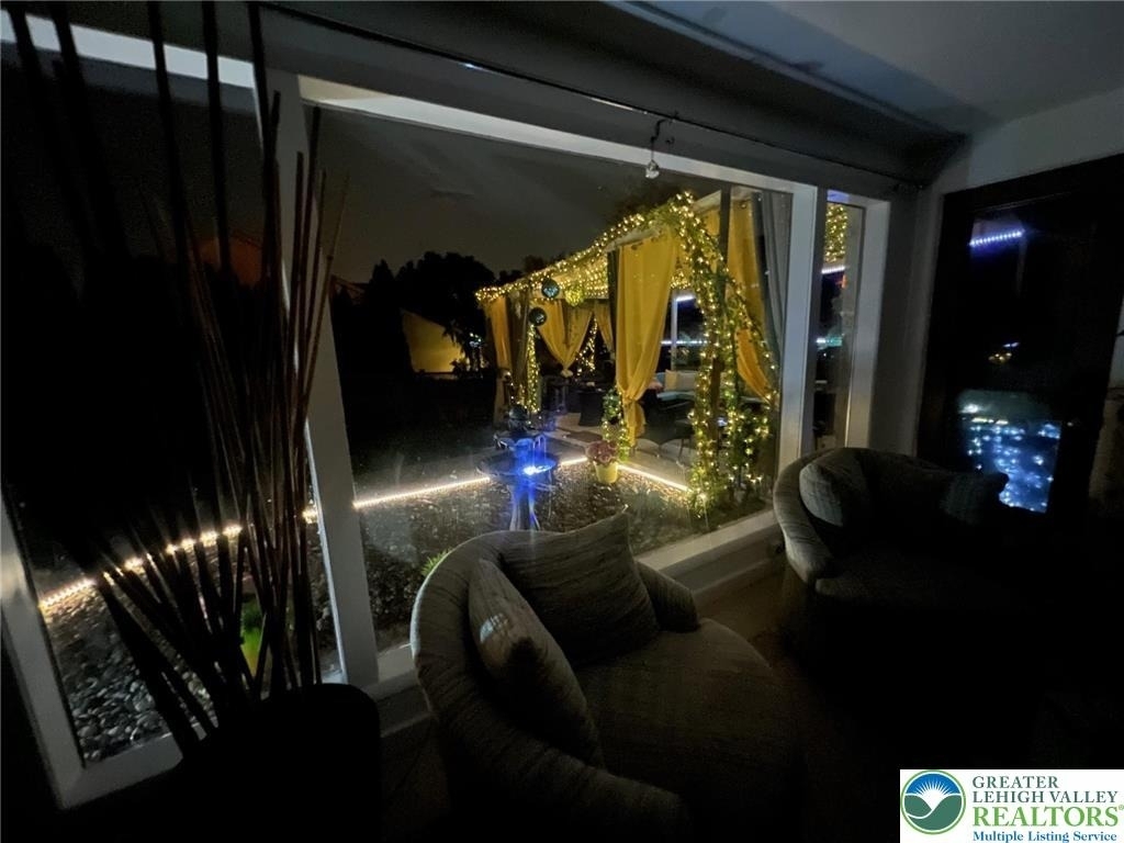 2850 W Livingston Street - Photo 39