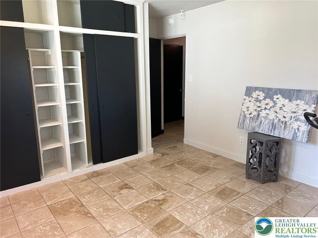 2850 W Livingston Street - Photo 21