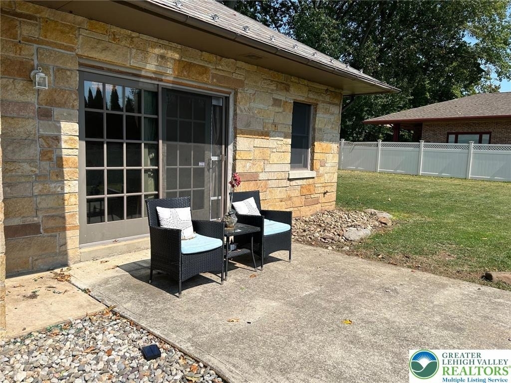 2850 W Livingston Street - Photo 33