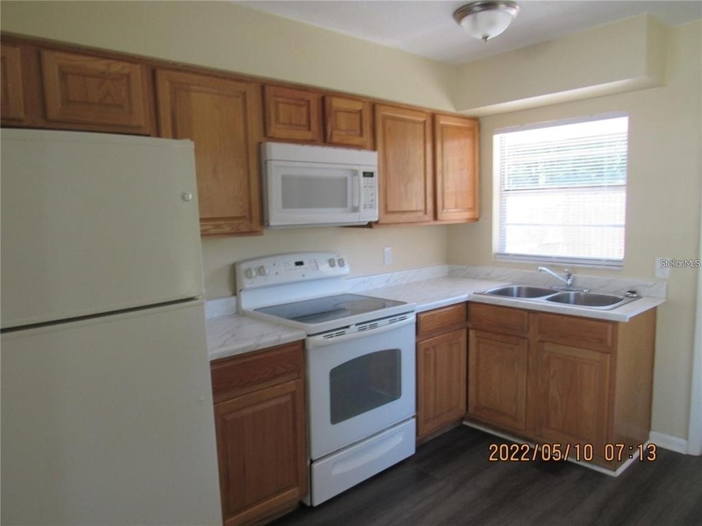 722 N Warfield Avenue - Photo 2