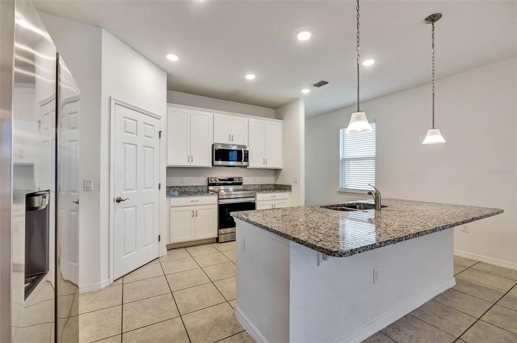 2599 Avalon Park Boulevard - Photo 3