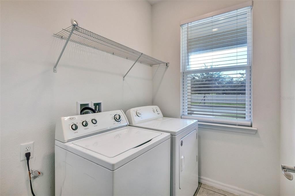 2599 Avalon Park Boulevard - Photo 18